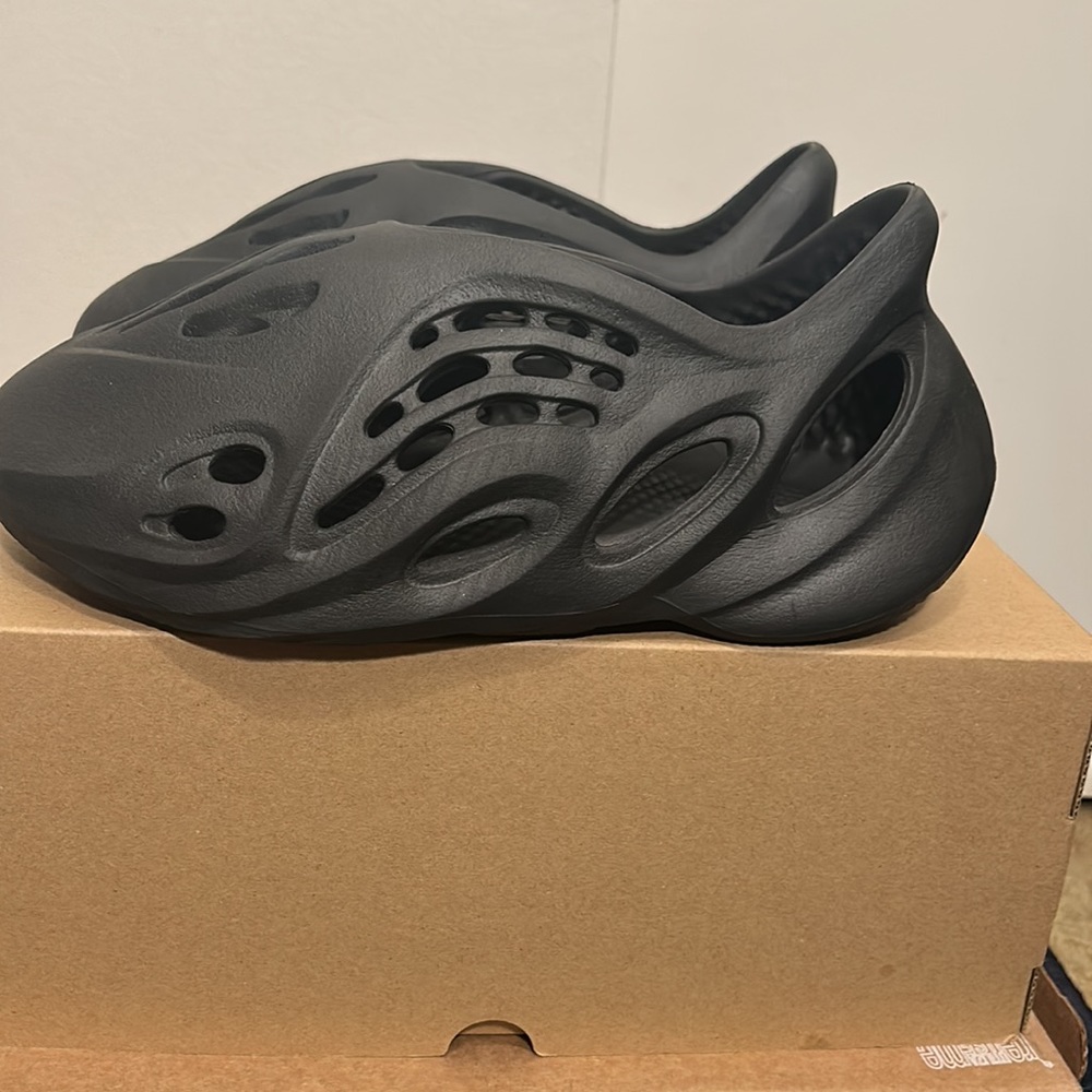 Yeezy Adidas foam runner size w7 with box